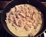 Foto del paso 7 de la receta: Pollo con salsa crema más guarnición de papas