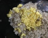 Foto langkah ke 3 dari resep Egg fried rice.