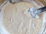 Budín de banana y harina de arroz en licuadora