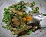 A picture of step 3 of Methi Matar Pulav.