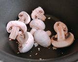 Hình bước làm 2 của món 🌱 Canh Rau Tầm Ma Nấm Mỡ (Vegan)