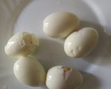 Foto del paso 2 de la receta Huevos rellenos de atún, surimi y aceitunas aliñadas