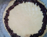 Foto del paso 3 de la receta: Tarta de durazno con bordes de chocolates.