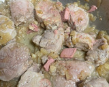 Foto del paso 5 de la receta: Solomillo con salsa de foie y brie trufado 🍖🥔