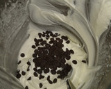 Foto del paso 1 de la receta: Helado de stracciatella con miel MC fácil
