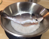 Foto del paso 2 de la receta: Dorada a la sal (MyCook o Thermomix)