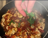 Foto del paso 5 de la receta: Macarrones con champiñones y albahaca