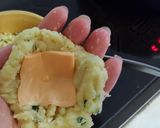 Hình bước làm 2 của món Khoai tây chiên hẹ phômai