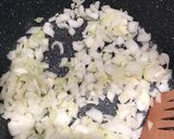 A picture of step 3 of Riz ‘a djeij (Lebanese rice and chicken) رز ع دجاج.