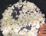 A picture of step 3 of Riz ‘a djeij (Lebanese rice and chicken) رز ع دجاج.