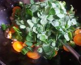 Foto langkah ke 6 dari resep Sapo Tahu Jamur Daun Kelor.