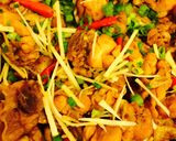 Hình bước làm 5 của món Thịt gà kho gừng !