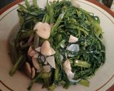 Foto langkah ke 4 dari resep Tumis kangkung tidak pedas.