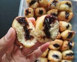 Foto langkah ke 8 dari resep Fluffy Mini Doughnut with Chocolate Filling.