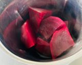 A picture of step 2 of Beetroot halwa.