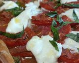 Une image de l'étape 5 de 🌿Tarte tomate basilic et pesto aux fanes de carottes.