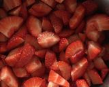 Foto del paso 3 de la receta: Tiramisú primaveral de fresas 🍓🌸
