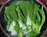Foto langkah ke 2 dari resep Tumis Pokcoy Saus Tiram Bawang Putih.