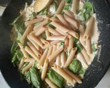 A picture of step 4 of Creamy Smoked Salmon and Mushroom Pasta.