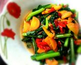 Foto langkah ke 5 dari resep Oseng Sawi Wortel Cabe Merah.