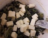 Foto del paso 3 de la receta: Buñuelos de acelga con queso