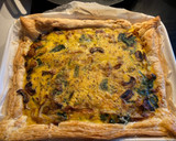 Foto del paso 4 de la receta: Hojaldre de champiñones, espinacas y cebolleta