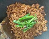Foto langkah ke 3 dari resep Mie Goreng Manis (Tiam Mie).