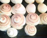 A picture of step 4 of Cinnamon rolls.