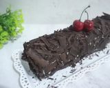 Foto langkah ke 4 dari resep Blackforest gulung.