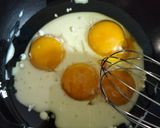 Foto langkah ke 2 dari resep Banana Roll Cake.