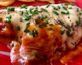 Foto del paso 5 de la receta: Pechuga de pollo marinada con tomate y queso