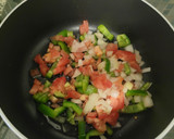 Foto del paso 2 de la receta: Patatas guisadas con pollo a l'ast en un plis plas y económicos