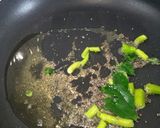 A picture of step 2 of Mandakki oggarne (karnataka style puffed rice upma).