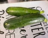 Une image de l'étape 1 de Courgettes grillées aux épices zaatar et piment d’espelette.