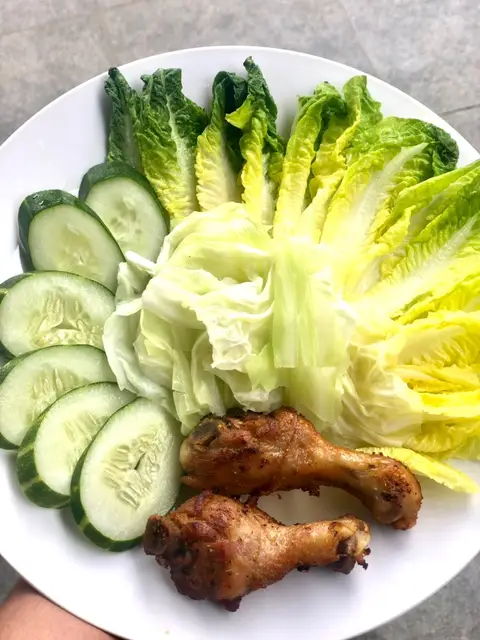Langkah-langkah untuk membuat Cara bikin Healthy Diet Food: Ayam Goreng+Lalapan (Tanpa Nasi)