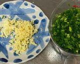 A picture of step 1 of Tasty Green Onion Toppings.