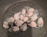 A picture of step 4 of Oyster Omelet (Chef Guo Zhuyi's Version).