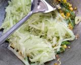 Foto langkah ke 5 dari resep Tumis Timun Ceria.