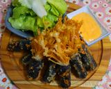 Hình bước làm 7 của món Rong biển cuộn nấm kim châm chiên giòn