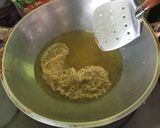Foto langkah ke 6 dari resep Ayam goreng kremes.