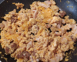 Foto del paso 5 de la receta: Revueltito de chorizo, cheddar, atún y pavo