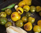 Foto del paso 2 de la receta: Salsa de chile verde