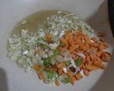 Foto langkah ke 2 dari resep Nasi Goreng Telur Sayur.
