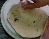 A picture of step 3 of Green Garlic paratha.