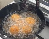 Foto langkah ke 9 dari resep Bola Lemper Goreng isi Ayam Rendang.
