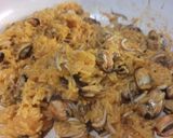 Foto del paso 8 de la receta: Arroz con mejillones, surimi, azafrán y pimentón