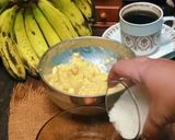 Foto langkah ke 2 dari resep Banana Brownies No Mixer.