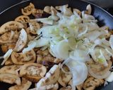 Foto del paso 1 de la receta: Berenjenas y pollo bbq🍆🧅🧀