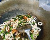 Foto langkah ke 4 dari resep Cumi Oseng Pete Cabe Ijo.