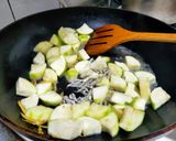 薑絲小魚絲瓜的食譜步驟3照片